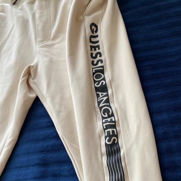 ❌ SOLD ❌ Guess LA Sweatpants - Picture 3 of 6
